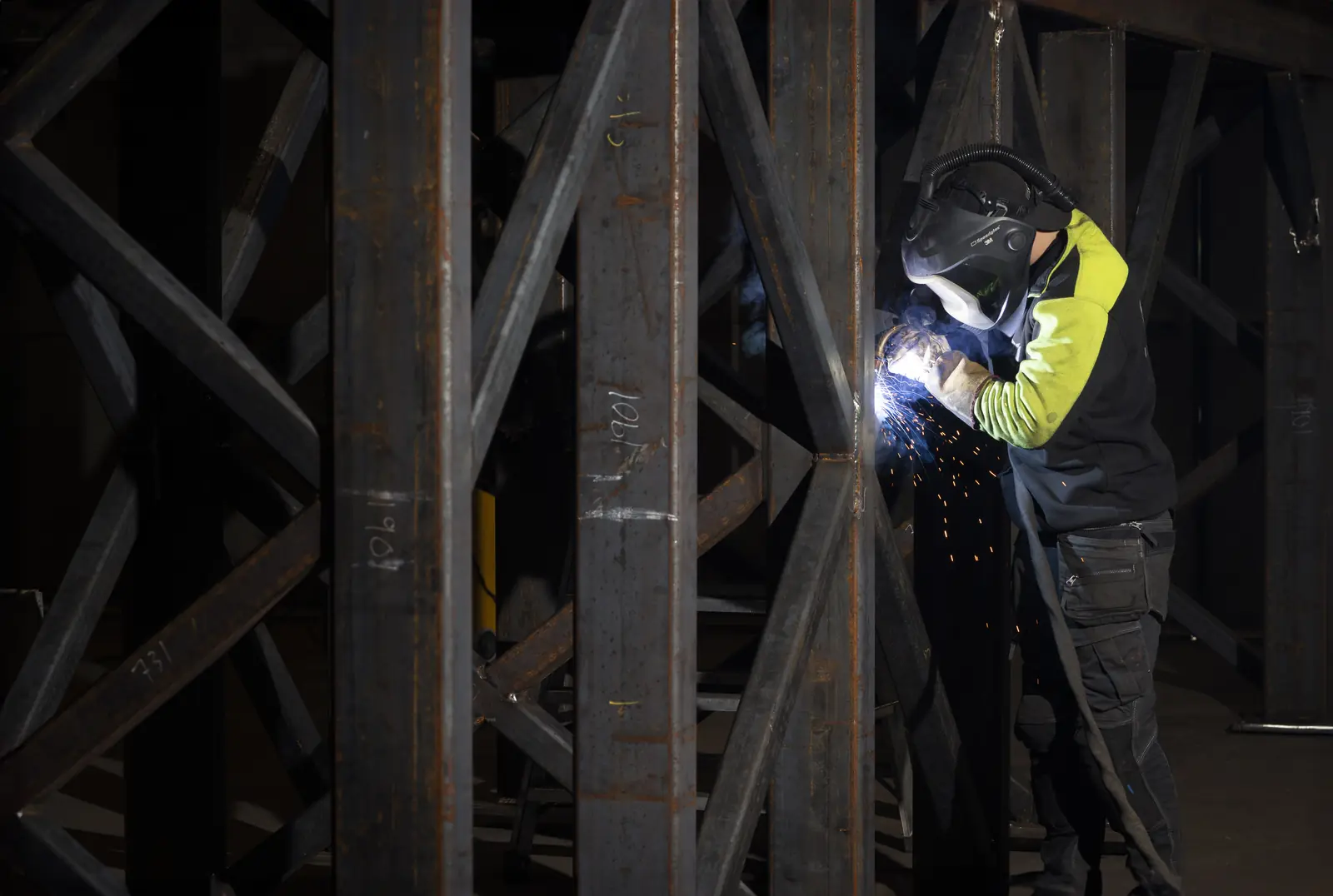 Svetsning av stålkonstruktion hos OFM Industriservice i Olofström